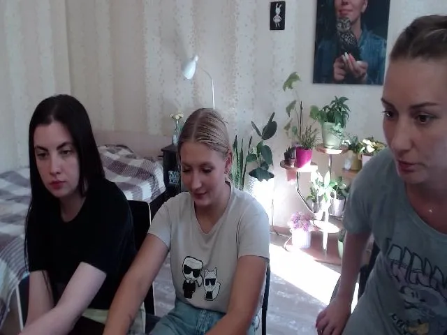 Live sex webcam photo for Emi_lywild #256918394