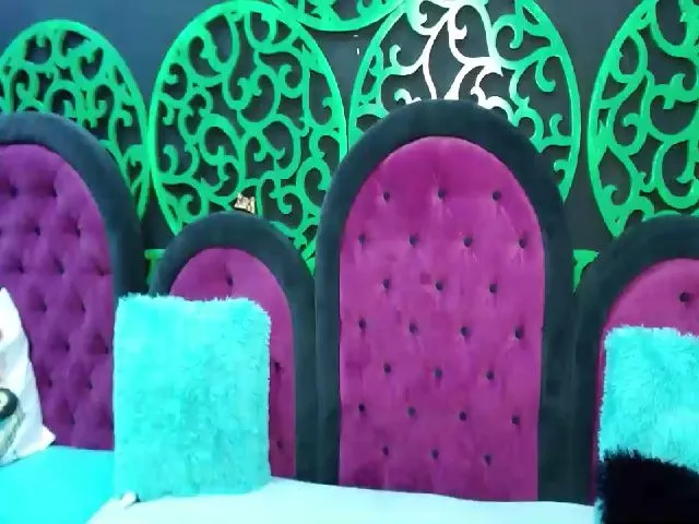 Live sex webcam photo for FunMichelleX #256586373