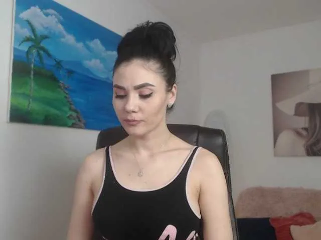 Live sex webcam photo for Evelyn7 #241228372