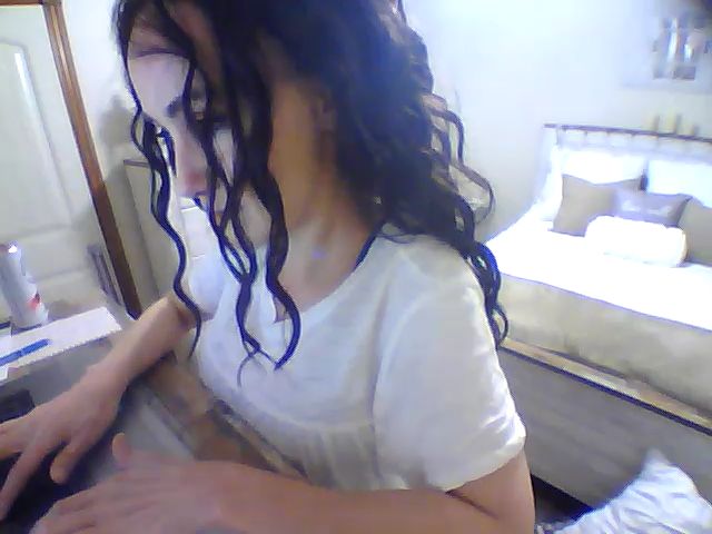 Live sex webcam photo for SweetHoney33 #264654255