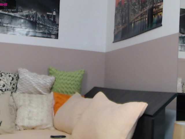 Live sex webcam photo for Roselyn25 #241362851