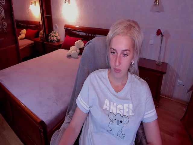 Live sex webcam photo for VictoriaJons5 #261233614