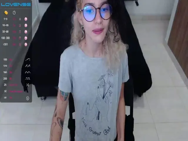 Live sex webcam photo for Myzore #257233297