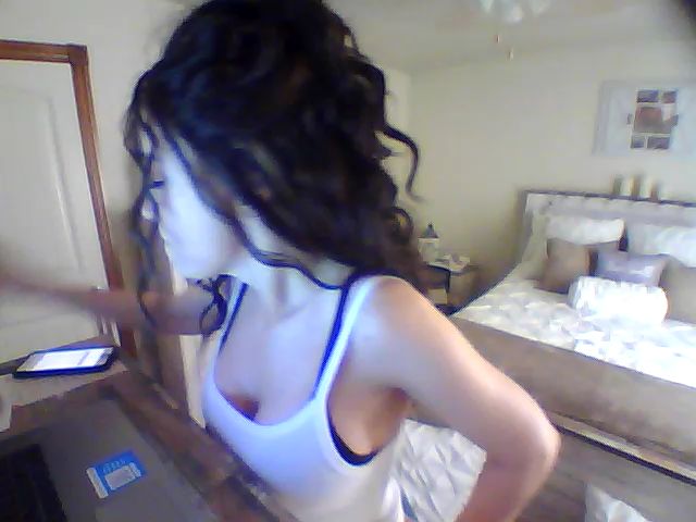 Live sex webcam photo for SweetHoney33 #264490769