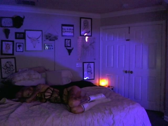 Live sex webcam photo for KendalHaze #261263316