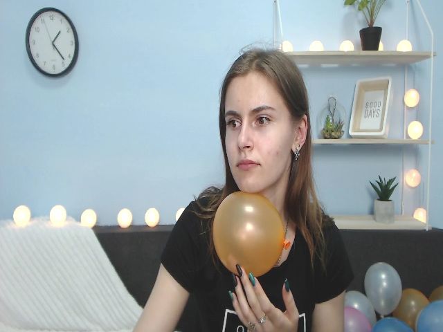 Live sex webcam photo for MollyTravis #252404876