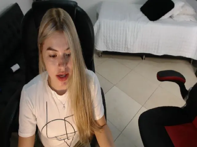 Live sex webcam photo for Thaunhty #252677597
