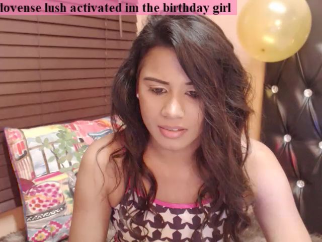 Live sex webcam photo for PARADISEQEEN #253585337