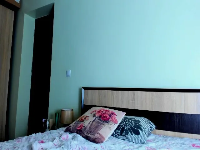 Live sex webcam photo for KatBirdie #253533292