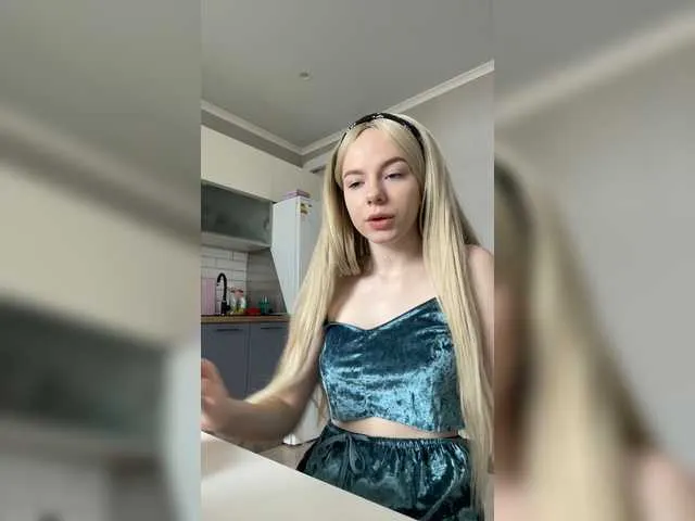 Live sex webcam photo for EmilyMilss #241334908