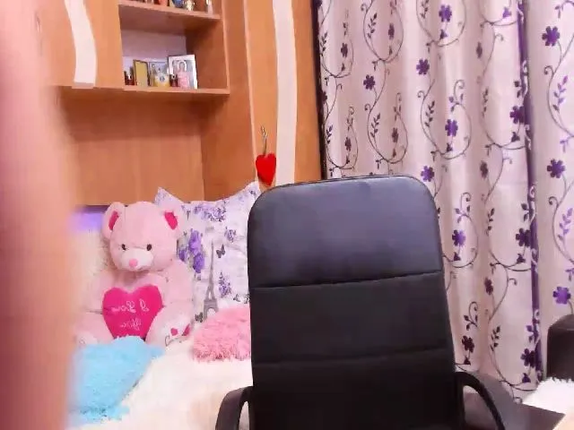 Live sex webcam photo for Linxxxjoy #256196704