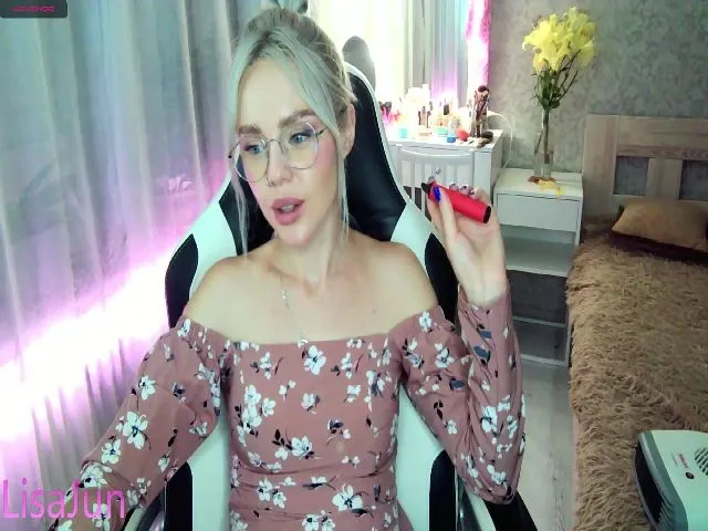 Live sex webcam photo for LisaJun #254249138
