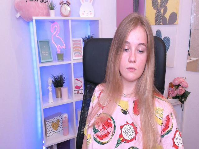 Live sex webcam photo for SweetMilkis #262063601