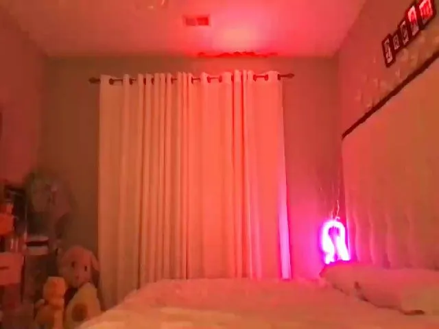 Live sex webcam photo for LexiVixi #254742257