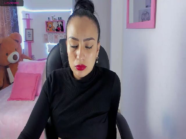 Live sex webcam photo for Paulina2700 #253140081