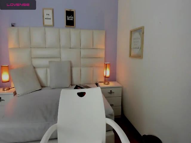 Live sex webcam photo for Rebeca__grey #253428902