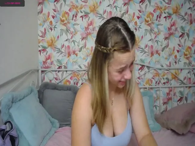 Live sex webcam photo for UnicornGirl_ #262895235