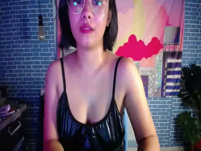 Live sex webcam photo for GoddessShaiya #259138294