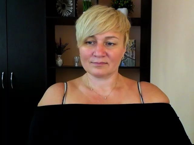 Live sex webcam photo for KailyMey #255372489