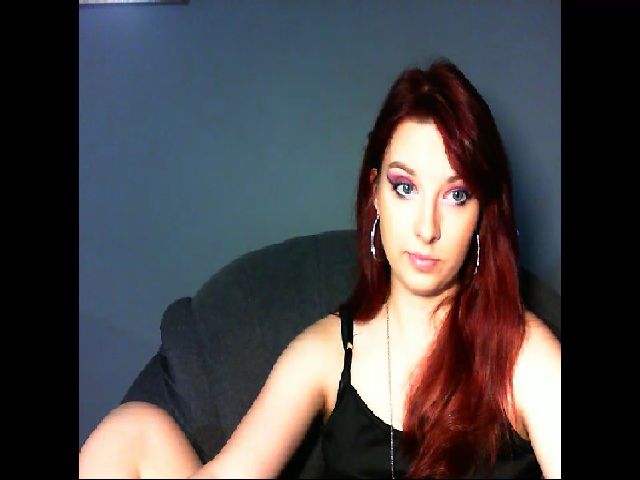 Live sex webcam photo for VirginLuna18 #258695264