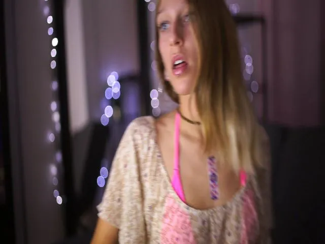 Live sex webcam photo for Poppyes #260777600