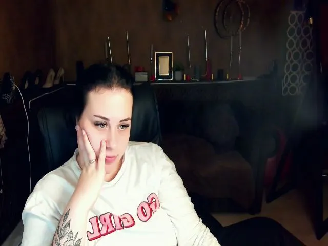 Live sex webcam photo for SerahMirabeli #257967846