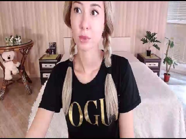 Live sex webcam photo for EstelleLauder #258082959