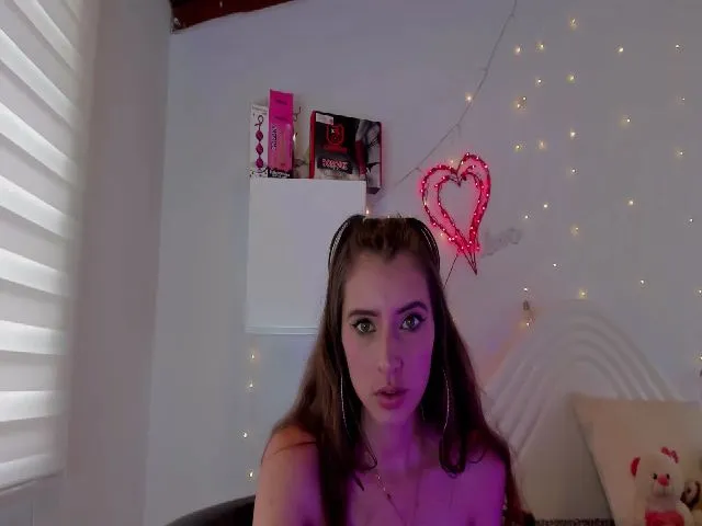 Live sex webcam photo for AlessaKitty #254873586