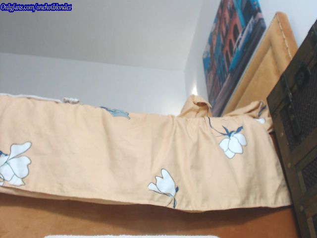 Live sex webcam photo for Wildblondhome #259156192