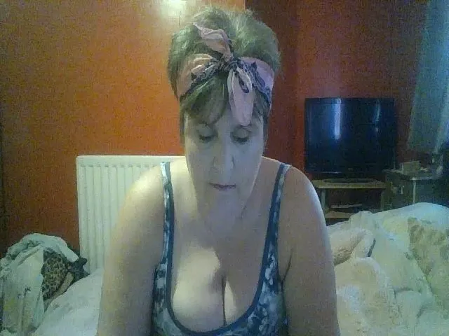 Live sex webcam photo for YUMMYMUMMY39 #262254768