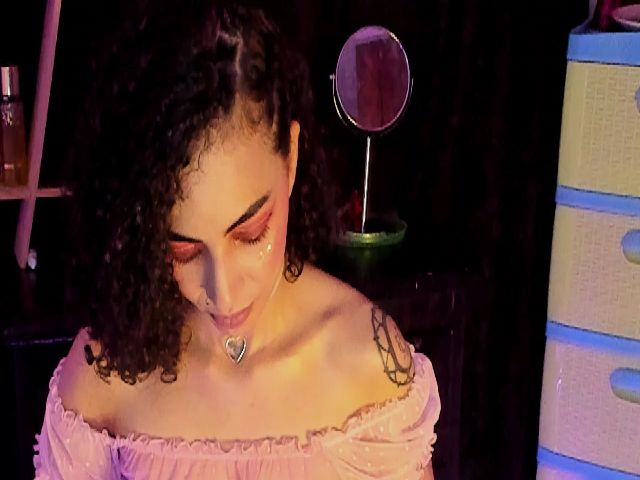 Live sex webcam photo for Aliiciapalmer #262922448