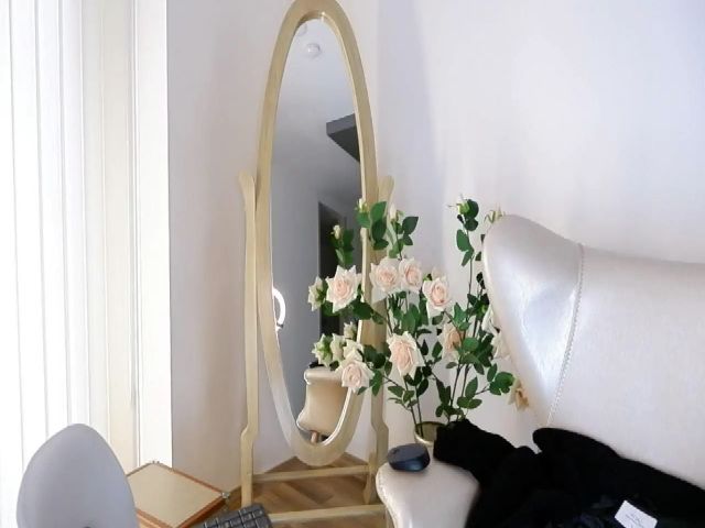 Live sex webcam photo for Anne_boleyn_ #252290619