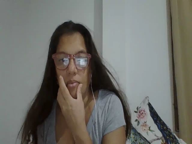 Live sex webcam photo for SweetLola01 #252997585