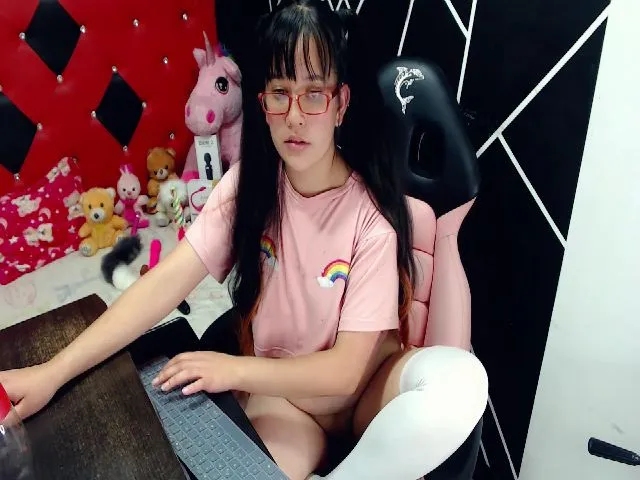 Live sex webcam photo for Pink_queenn #256262374