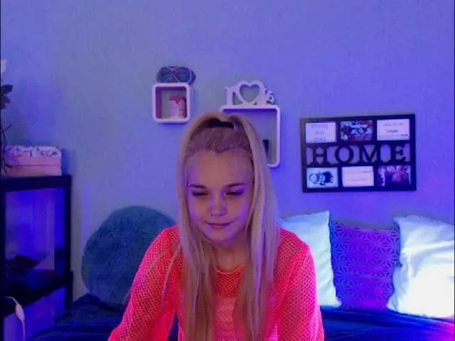 Live sex webcam photo for AnnaHappy18 #245184458