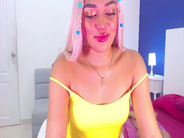 Live sex webcam photo for Scarlett_1801 #252620544