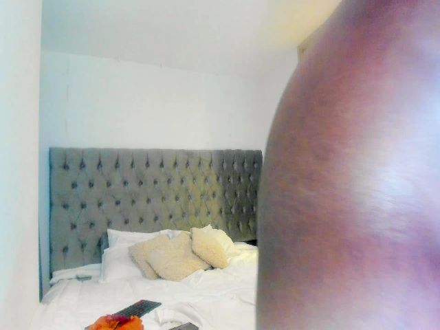 Live sex webcam photo for Afro__Goddess #253321647
