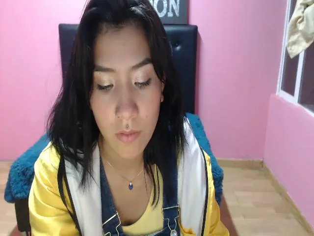 Live sex webcam photo for Emmaafox #254937338