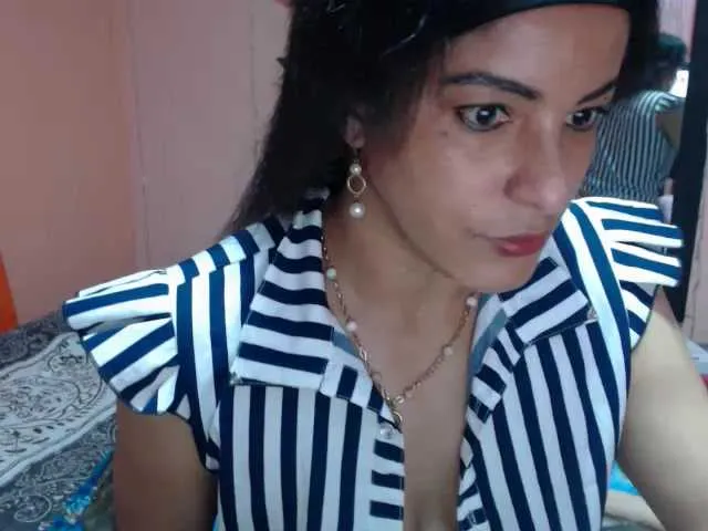 Live sex webcam photo for KattleyaGrey #240974179