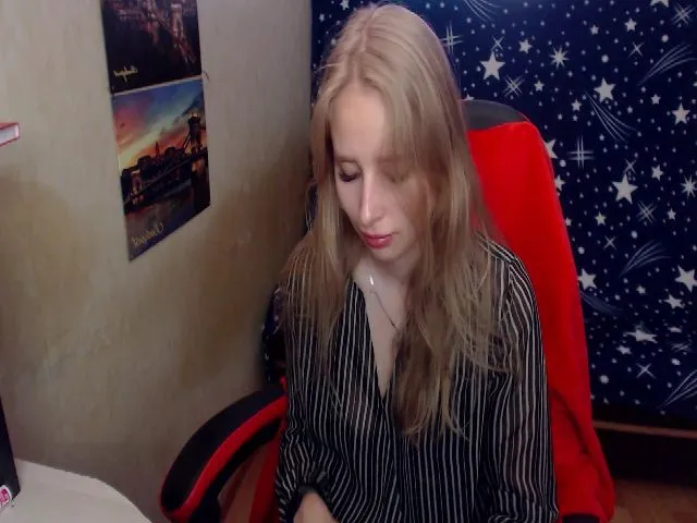 Live sex webcam photo for JessyGinger #258093760