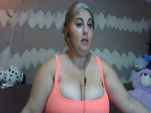 Live sex webcam photo for BigBreastsMia #254284804