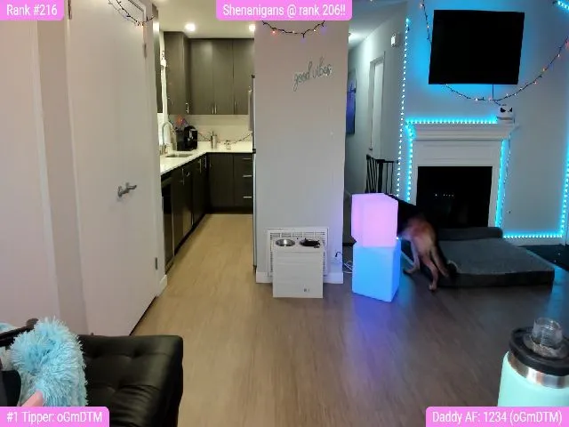 Live sex webcam photo for TheSharkQueen #260373487