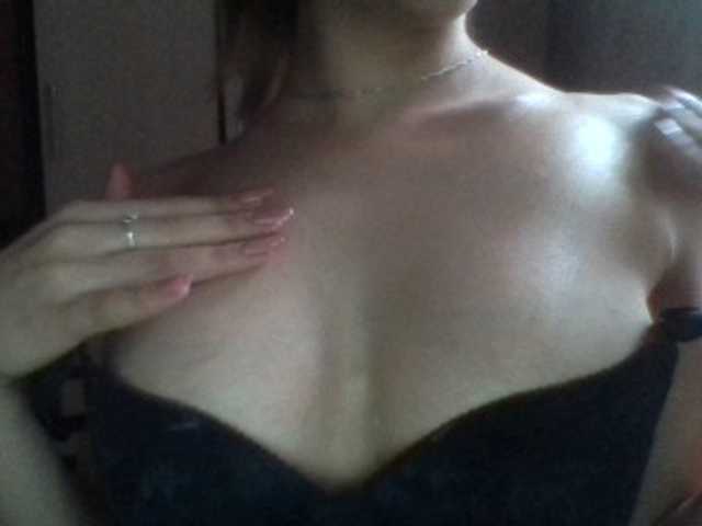 Live sex webcam photo for Amely11 #241228980