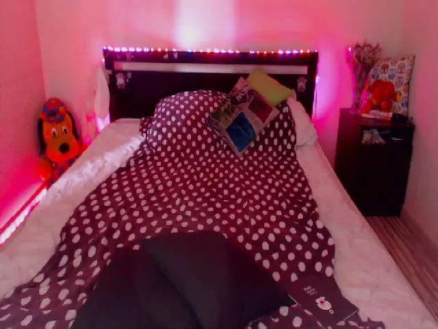 Live sex webcam photo for Sue_Cute #265403794