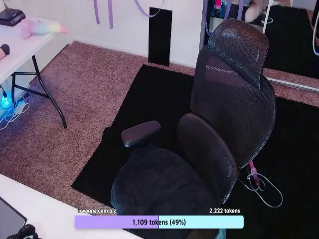 Live sex webcam photo for moonlitfox #254689002