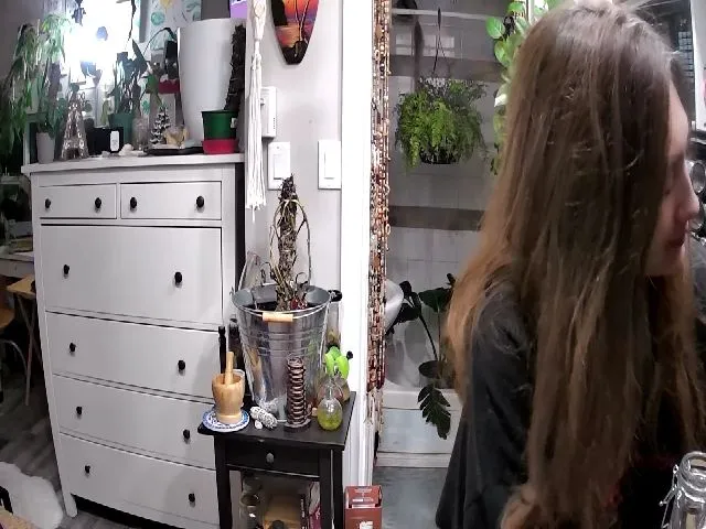 Live sex webcam photo for Sexylexi211 #256137667