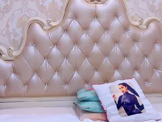 Live sex webcam photo for AngelaMyst #287940061