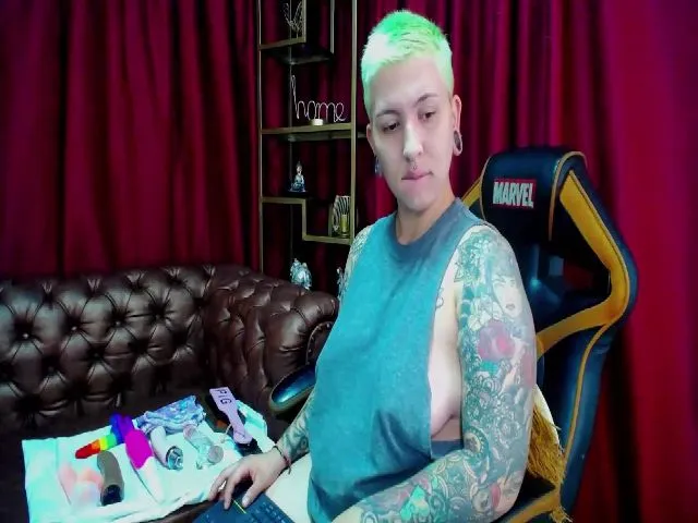 Live sex webcam photo for Amy_Ink69 #255919561