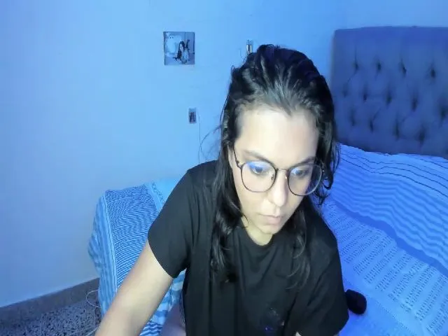 Live sex webcam photo for thays_mawakye #265203022