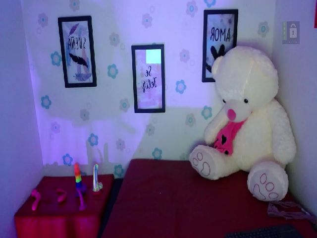 Live sex webcam photo for Alenaa_1 #258668943